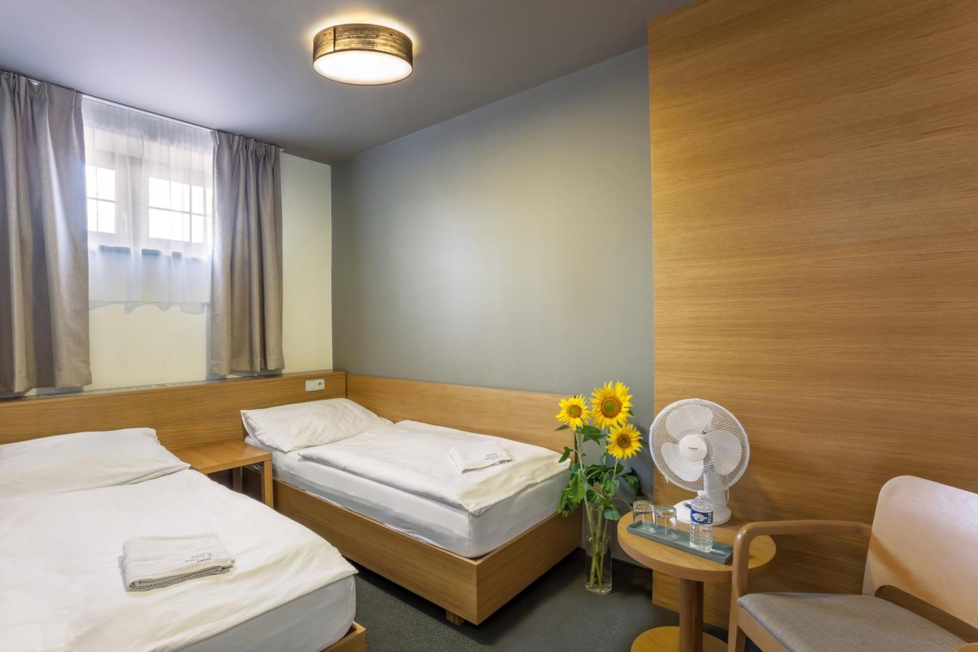 Hotel Lidovy Dum Бзенец Екстер'єр фото