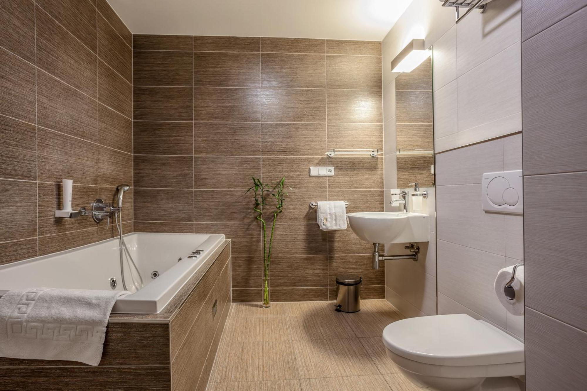 Hotel Lidovy Dum Бзенец Екстер'єр фото