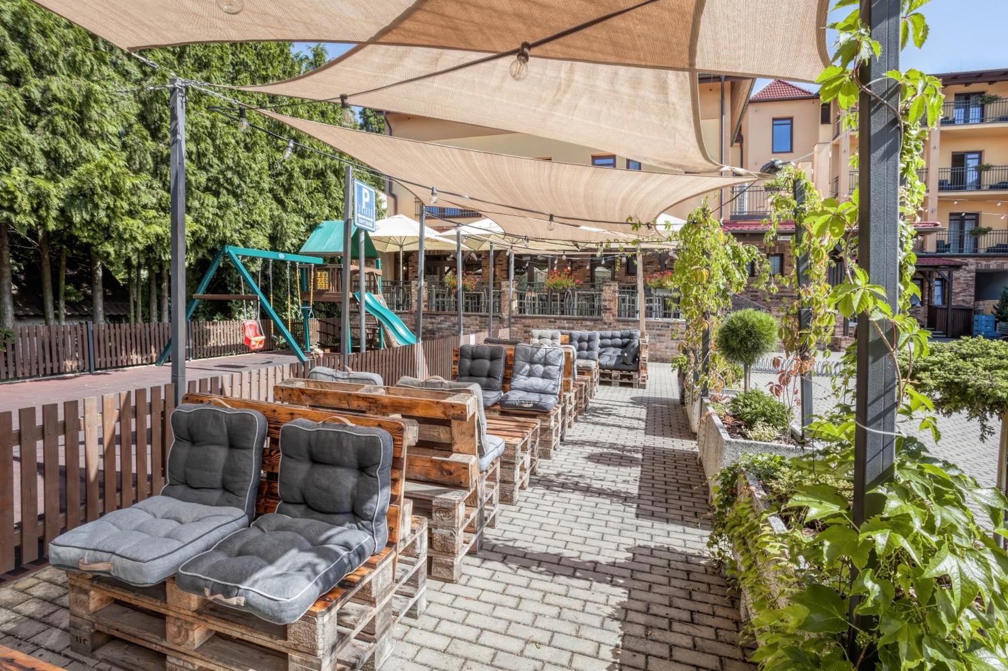 Hotel Lidovy Dum Бзенец Екстер'єр фото