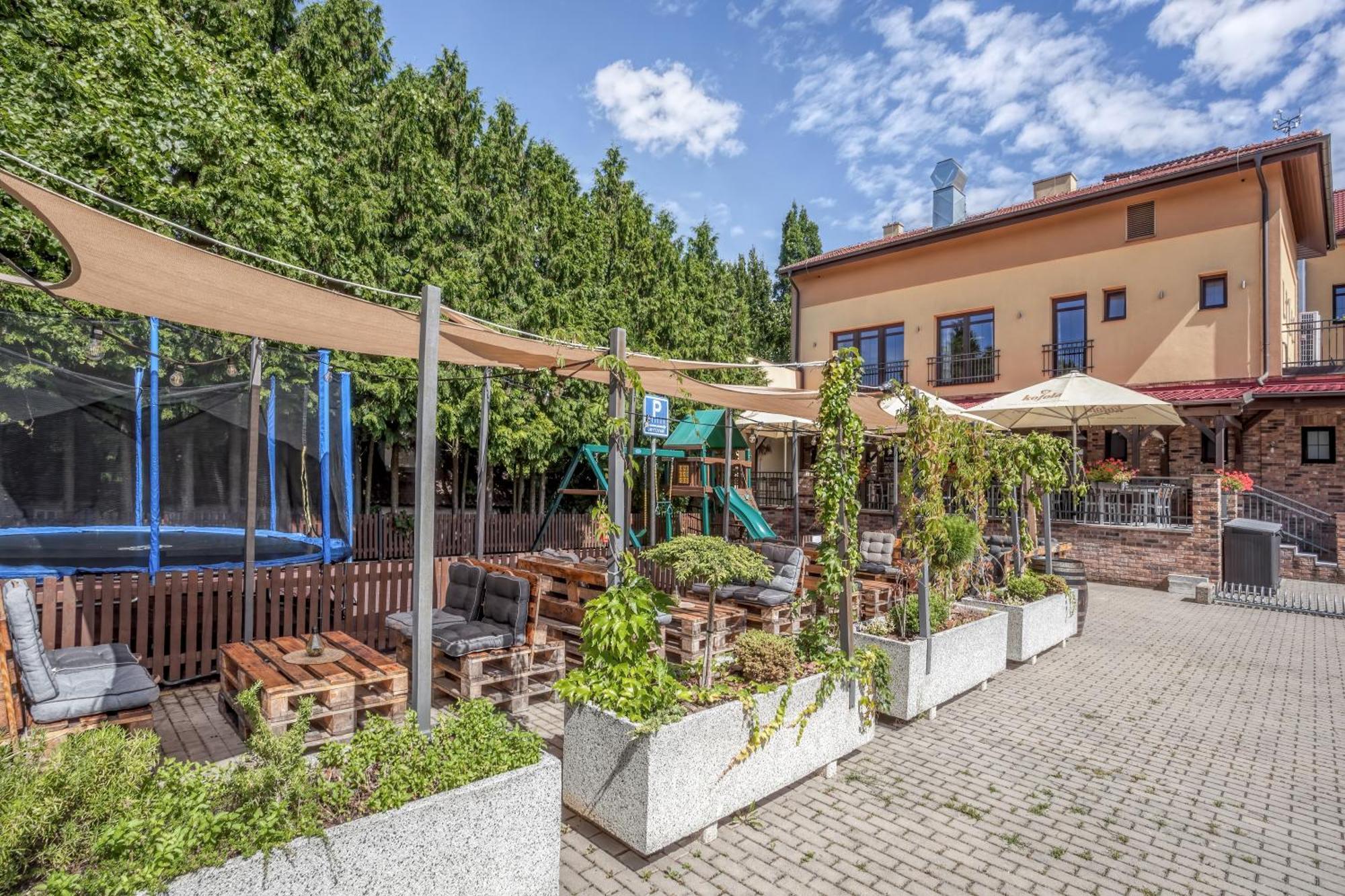 Hotel Lidovy Dum Бзенец Екстер'єр фото