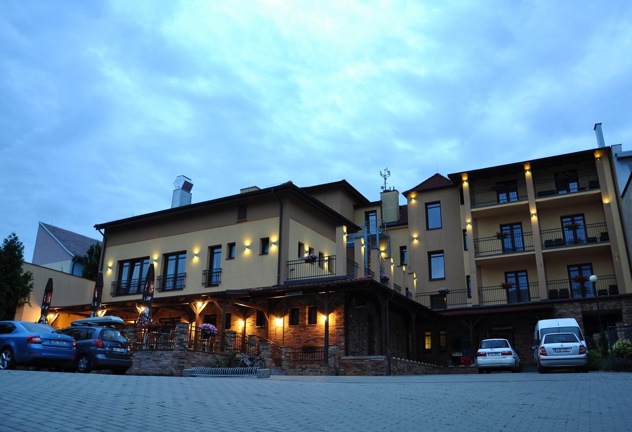 Hotel Lidovy Dum Бзенец Екстер'єр фото