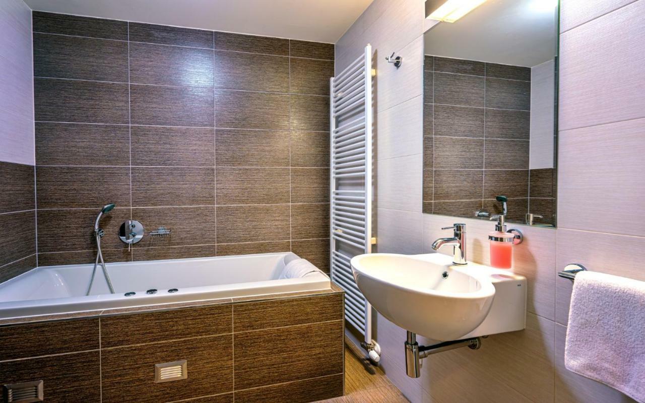 Hotel Lidovy Dum Бзенец Екстер'єр фото