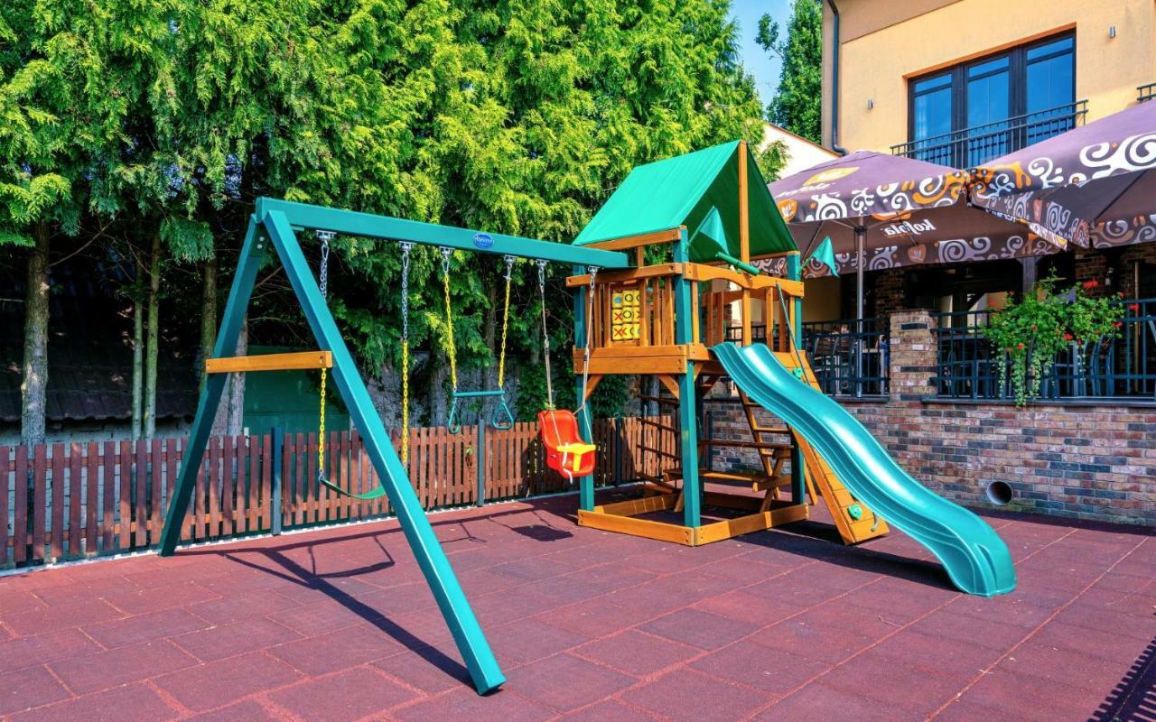 Hotel Lidovy Dum Бзенец Екстер'єр фото